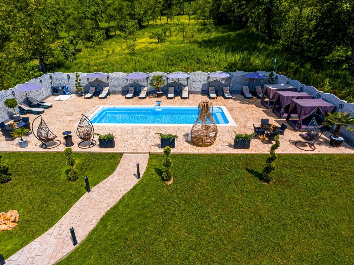 Pensiunea Valea Magurii Novaci-Straini Exterior photo